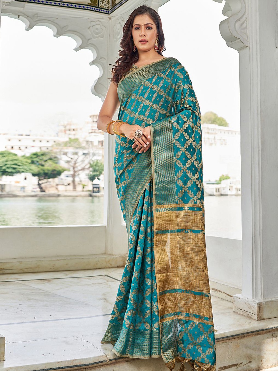 

HERE&NOW Women Ethnic Motifs Sarees, Green