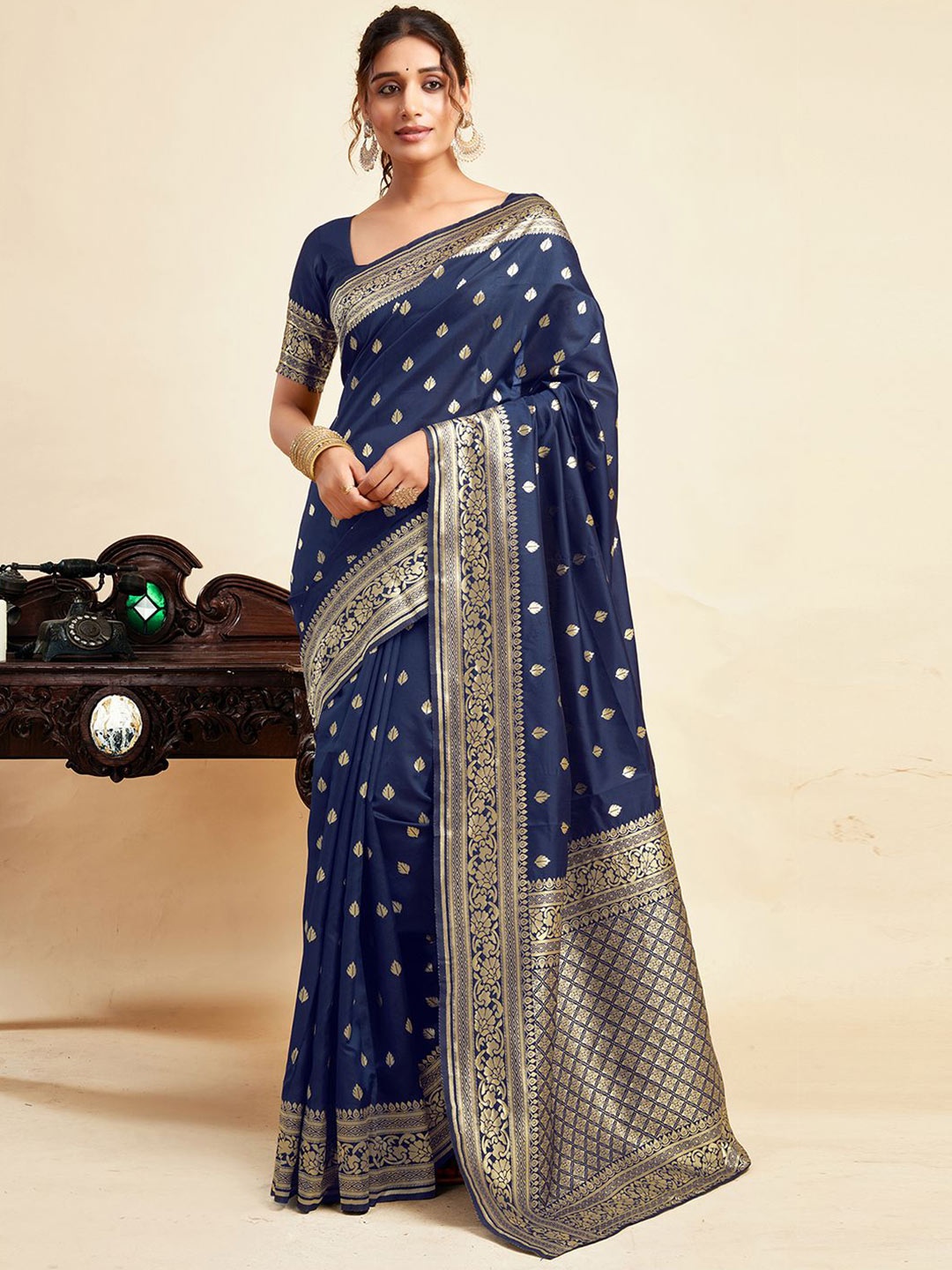 

HERE&NOW Floral Zari Kanjeevaram Saree, Navy blue