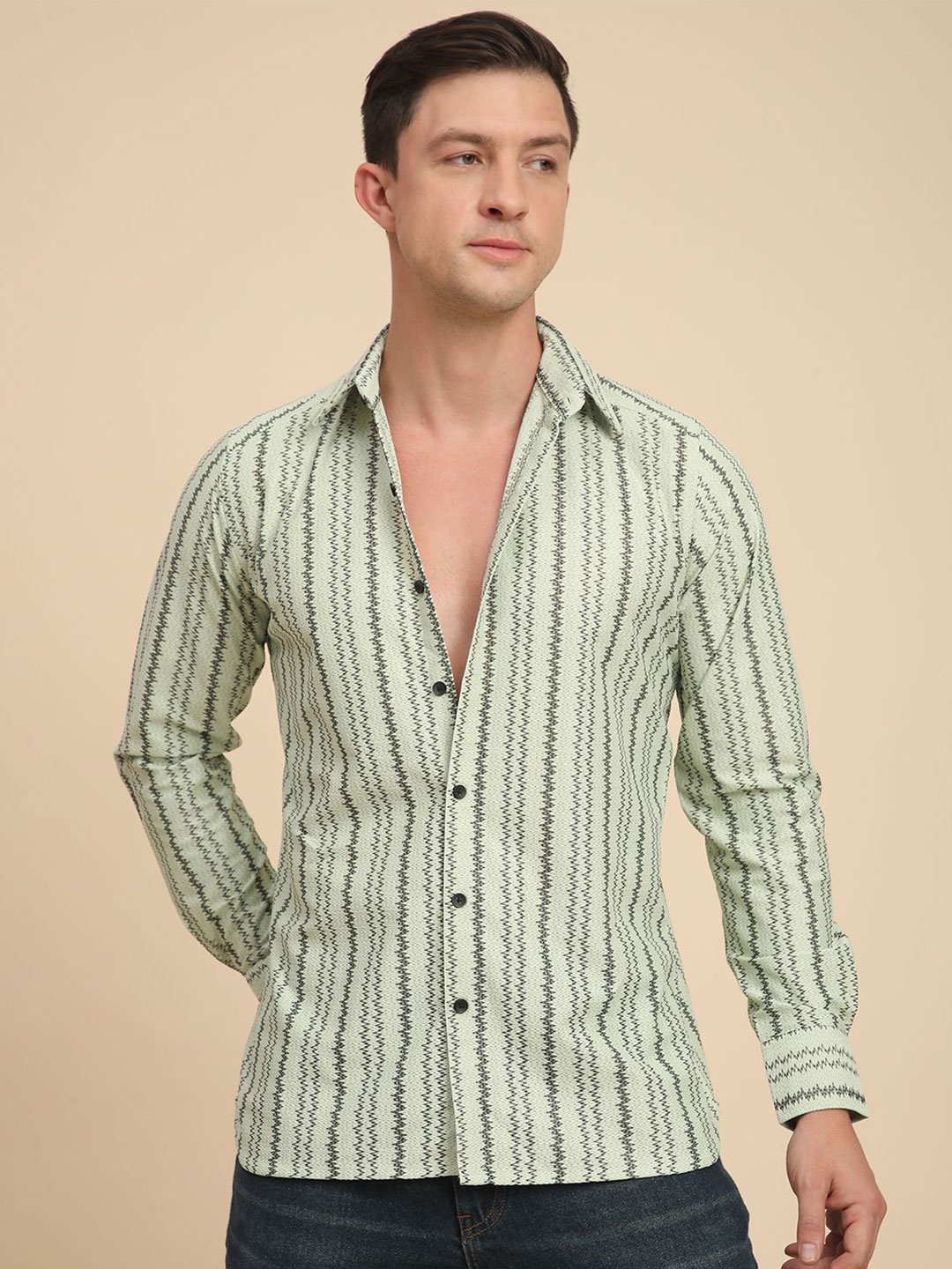 

Voroxy Men Relaxed Opaque Striped Casual Shirt, Green