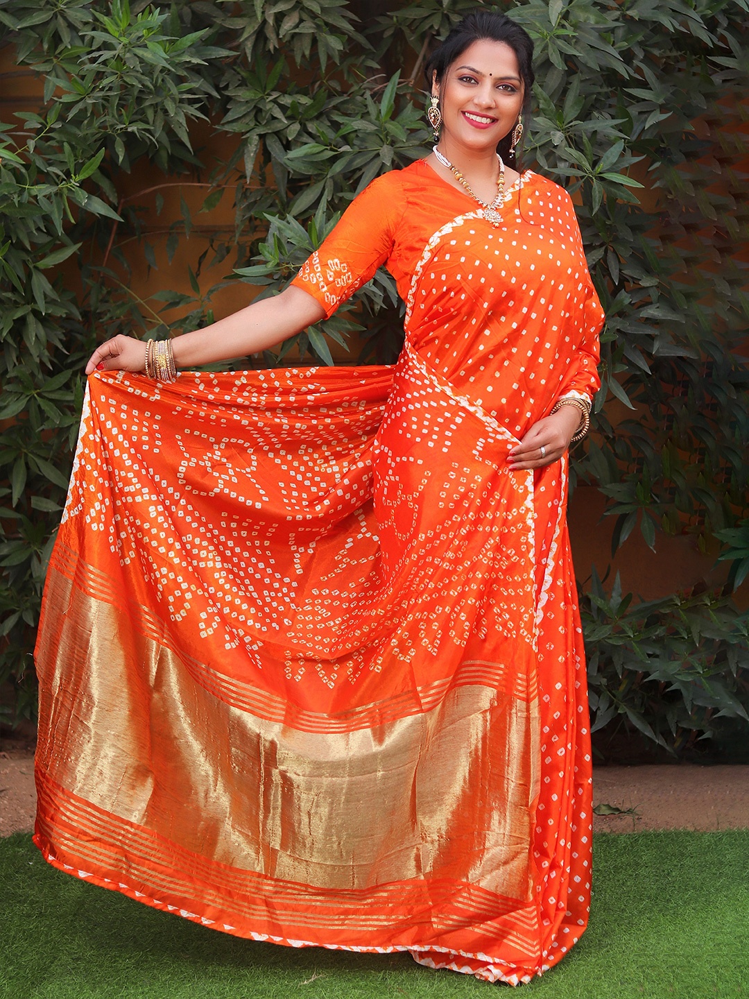 

Vintro Bandhani Zari Silk Blend Bandhani Saree, Orange