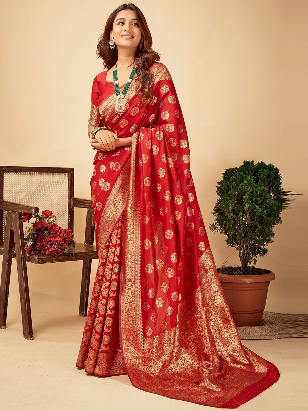 

HERE&NOW Woven Design Zari Banarasi Saree, Red