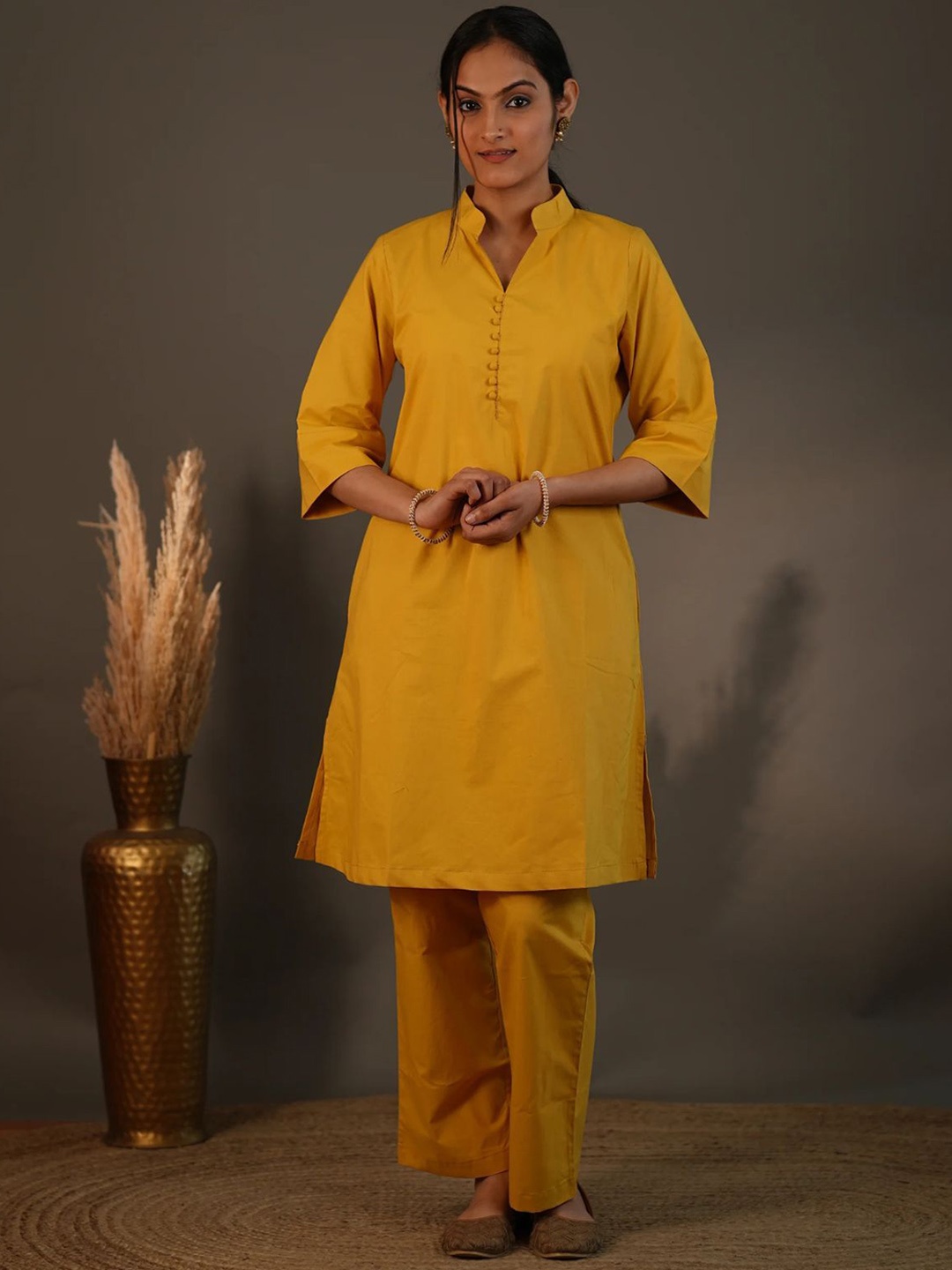 

Mera Rang Floral Printed Mandarin Collar Straight Pure Cotton Kurta With Trousers, Yellow