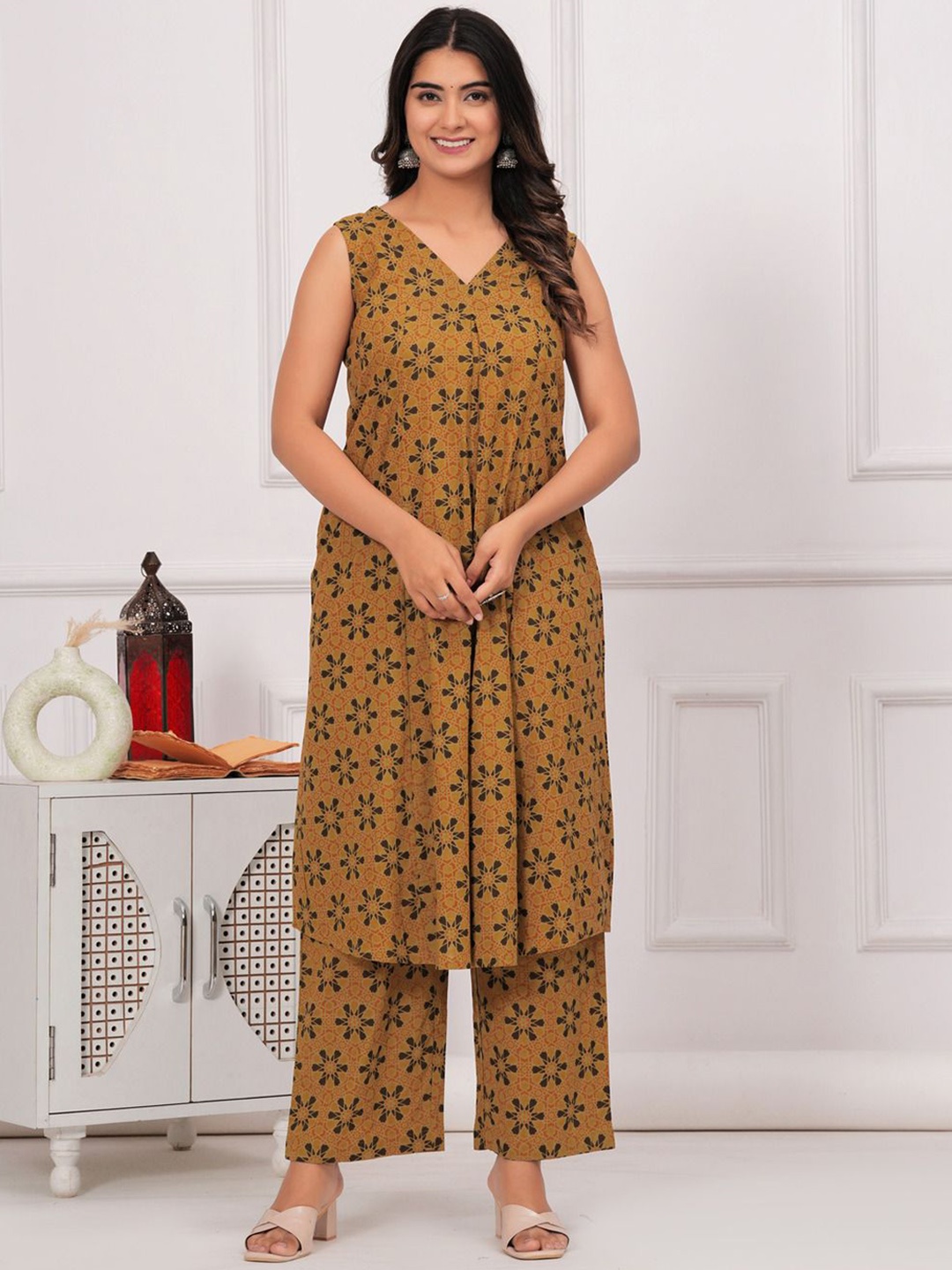 

Vivika Geometric Printed Pure Cotton Tunic With Trouser, Yellow
