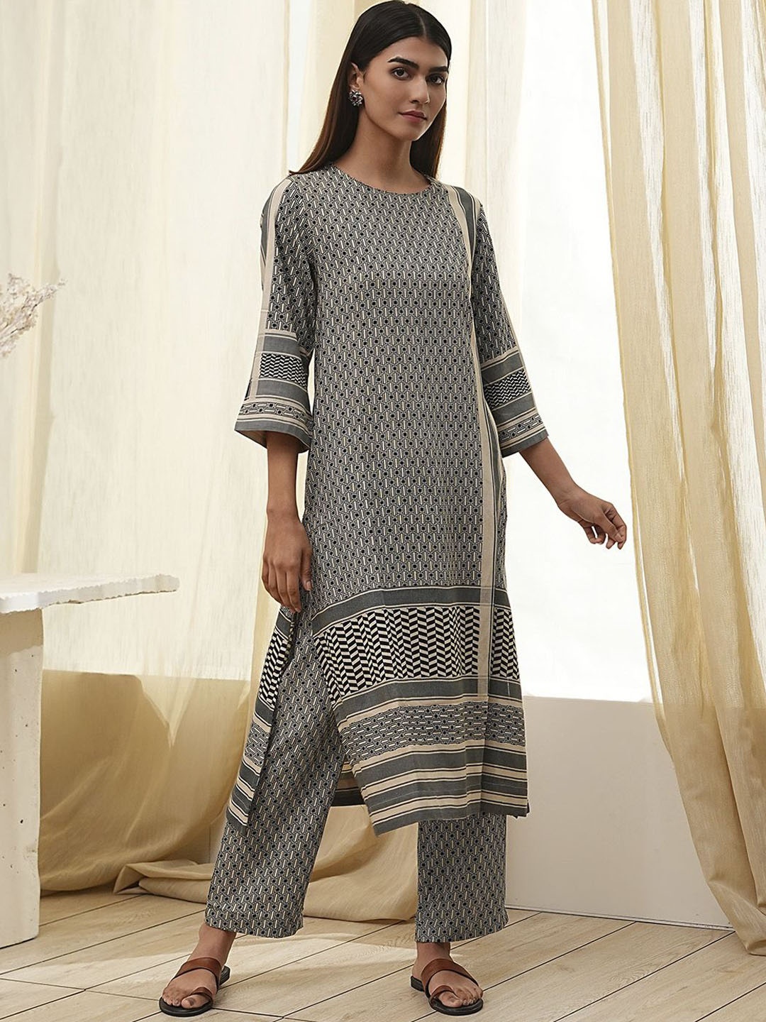 

Biba Geometric Printed Round Neck Straight Kurta With Trousers, Black