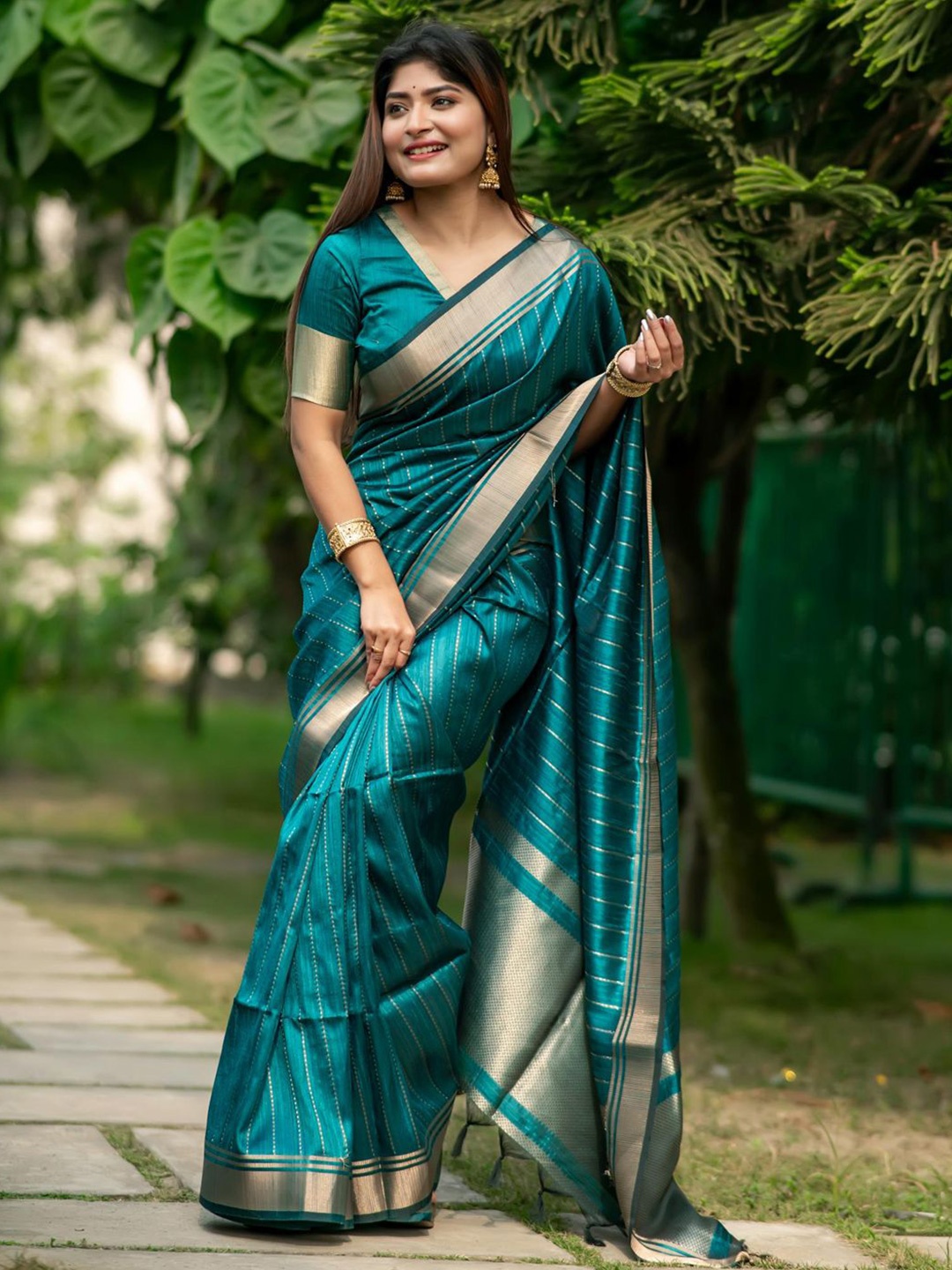

DIVASTRI Woven Design Zari Banarasi Saree, Teal