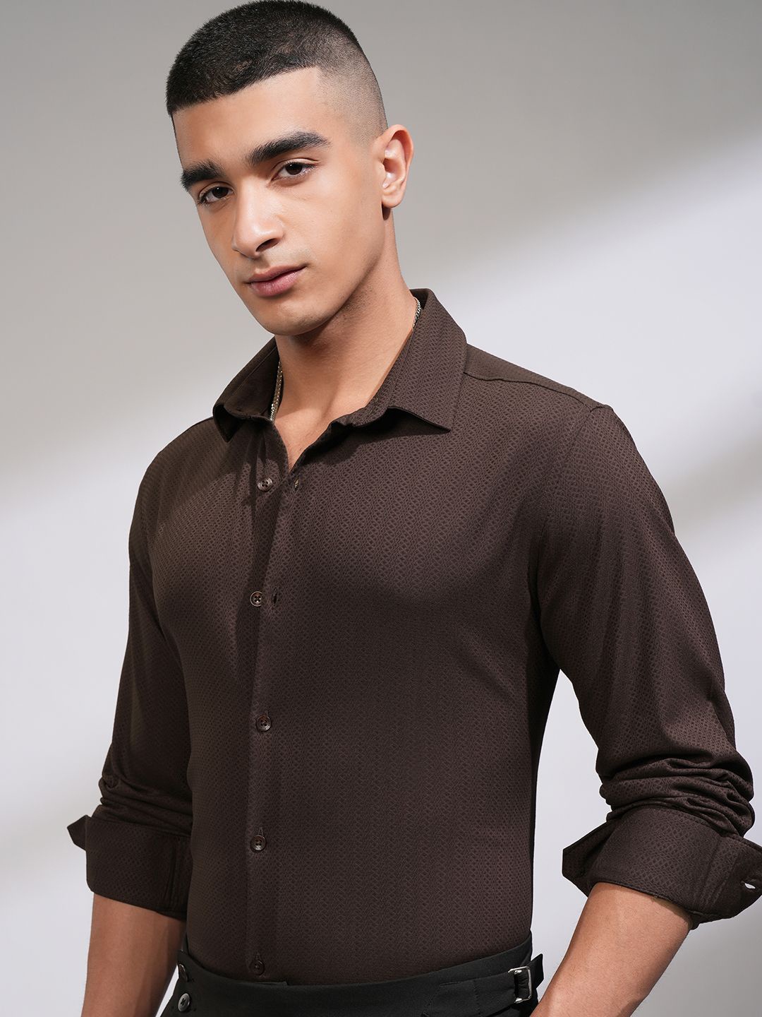 

HIGHLANDER Men Cee Jacquard Textured Occasion Shirt, Coffee brown