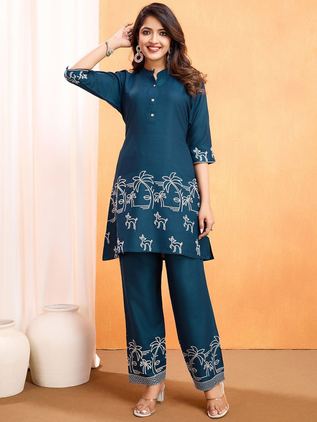 

DIVASTRI Embroidered Mandarin Collar Tunic With Trouser, Teal
