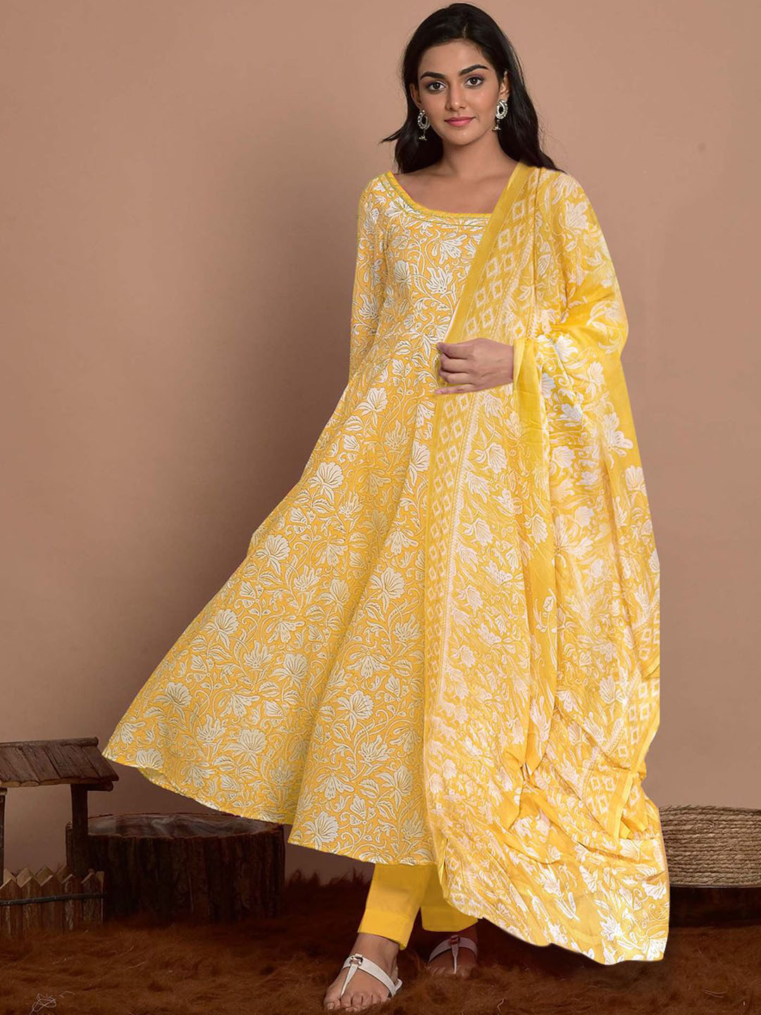 

Moda Rapido Women Ethnic Motifs Printed Regular Kurta with Trousers & With Dupatta, Yellow