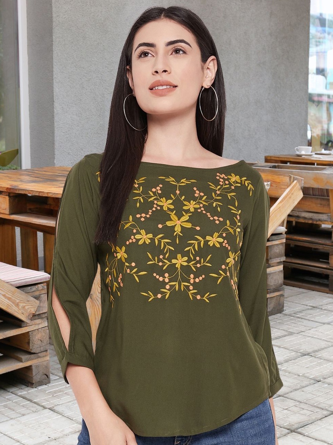 

DressBerry Embroidered Slit Sleeve Top, Green