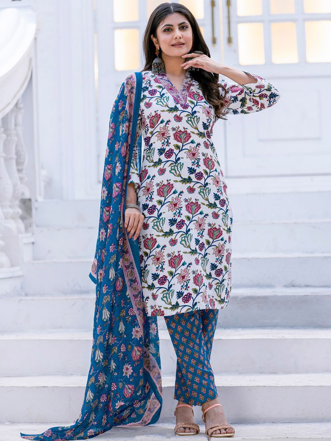 

ARADHNA Floral Printed Straight Kurta With Trouser And Dupatta, White