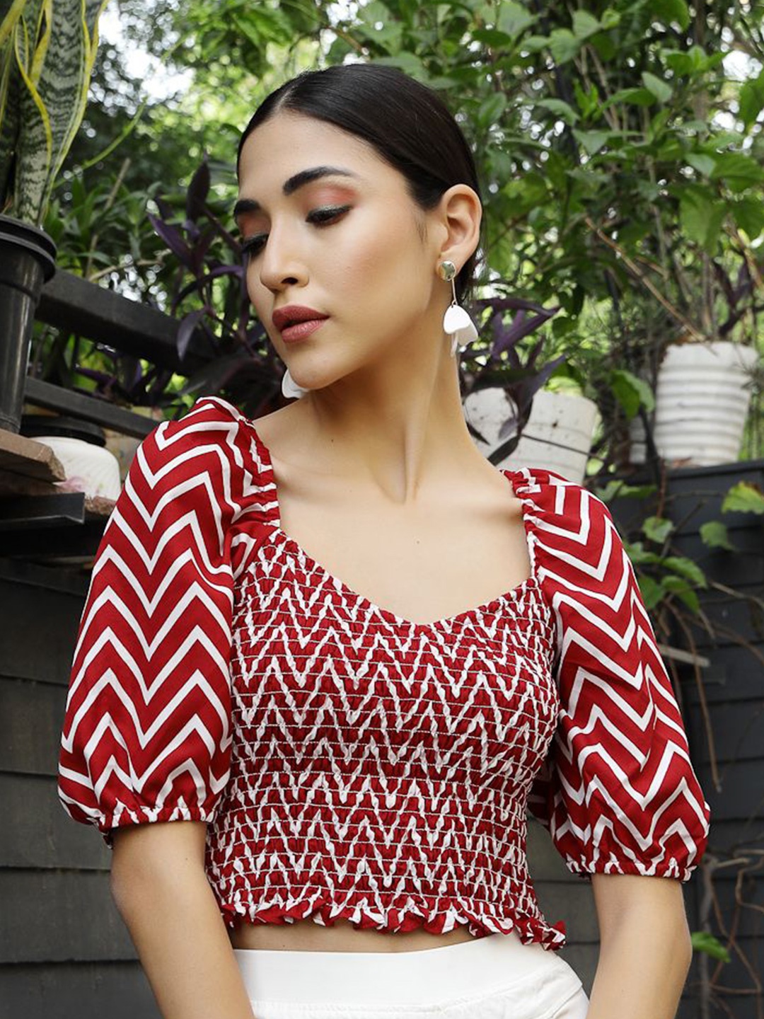 

DressBerry Women Geometric Printed Fitted Crop Top, Red