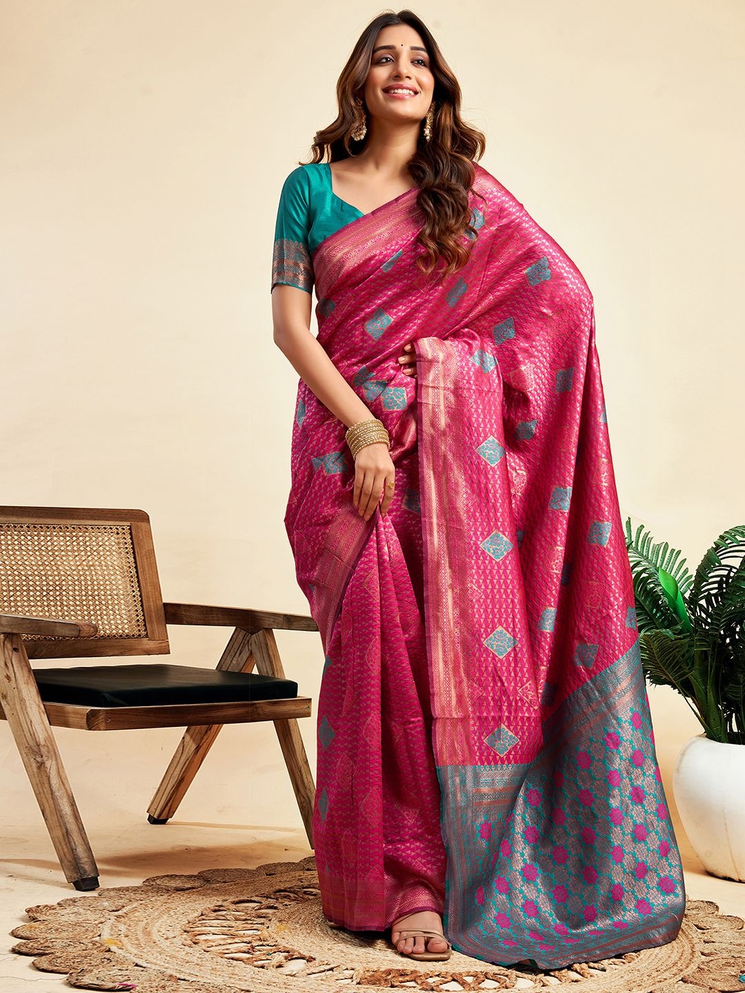 

HERE&NOW Woven Design Zari Work Banarasi Saree, Pink
