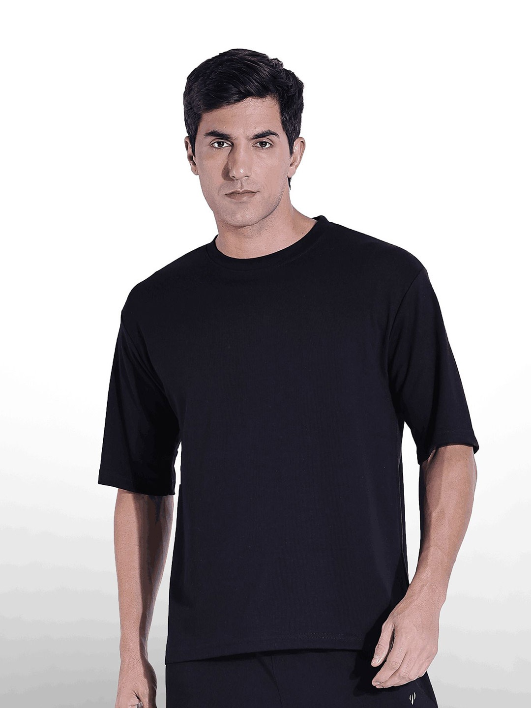 

BLUE TYGA Men Solid Round Neck Cotton T-shirt, Black