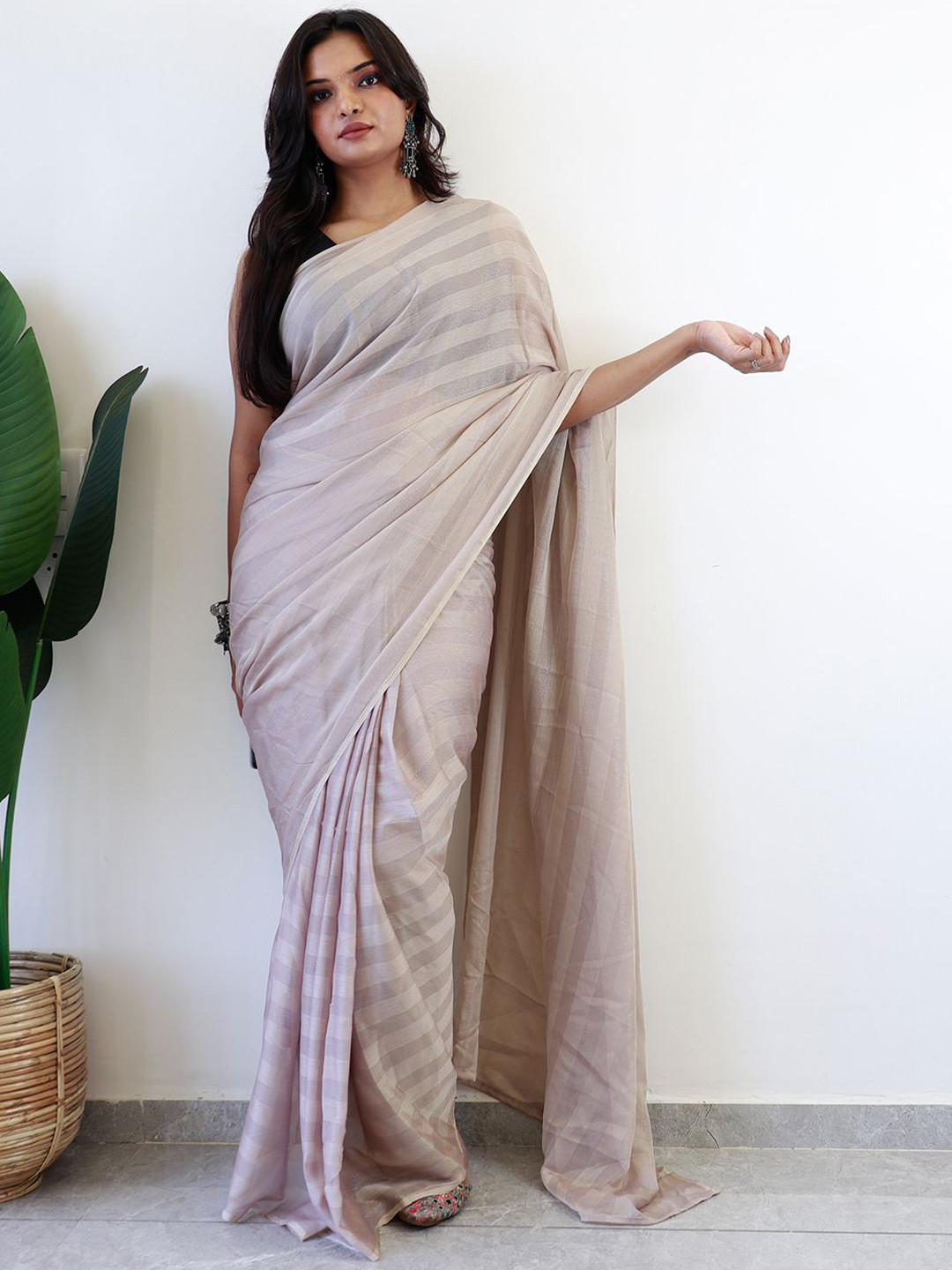 

DIVASTRI Striped Ready to Wear Saree, Grey