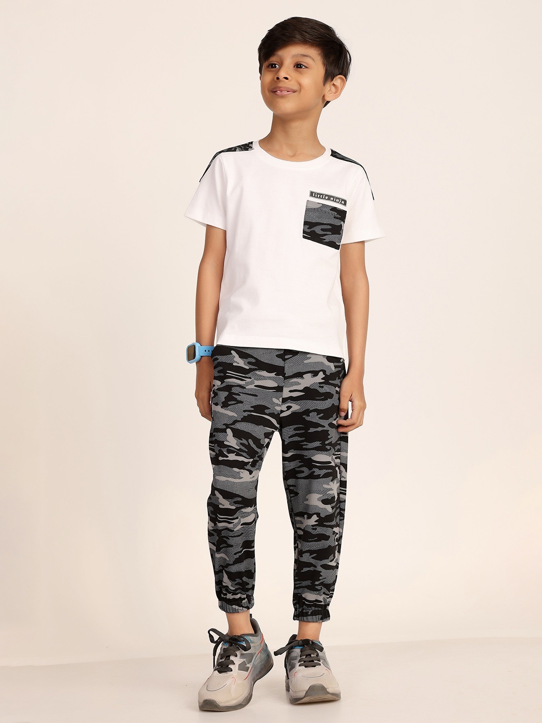 

LITTLE NINJA Boys Printed Round Neck Pure Cotton T-Shirt With Jogger, White