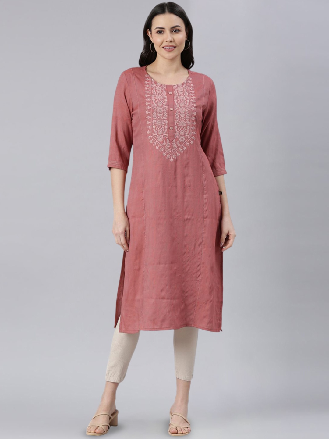 

Samhitas Floral Thread Work Round Neck Straight Kurta, Pink