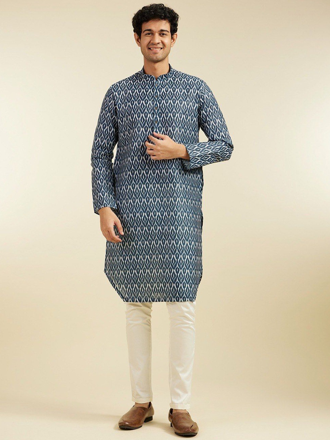 

Diwas by Manyavar Geometric Printed Mandarin Collar Straight Kurta with Pyjama, Blue