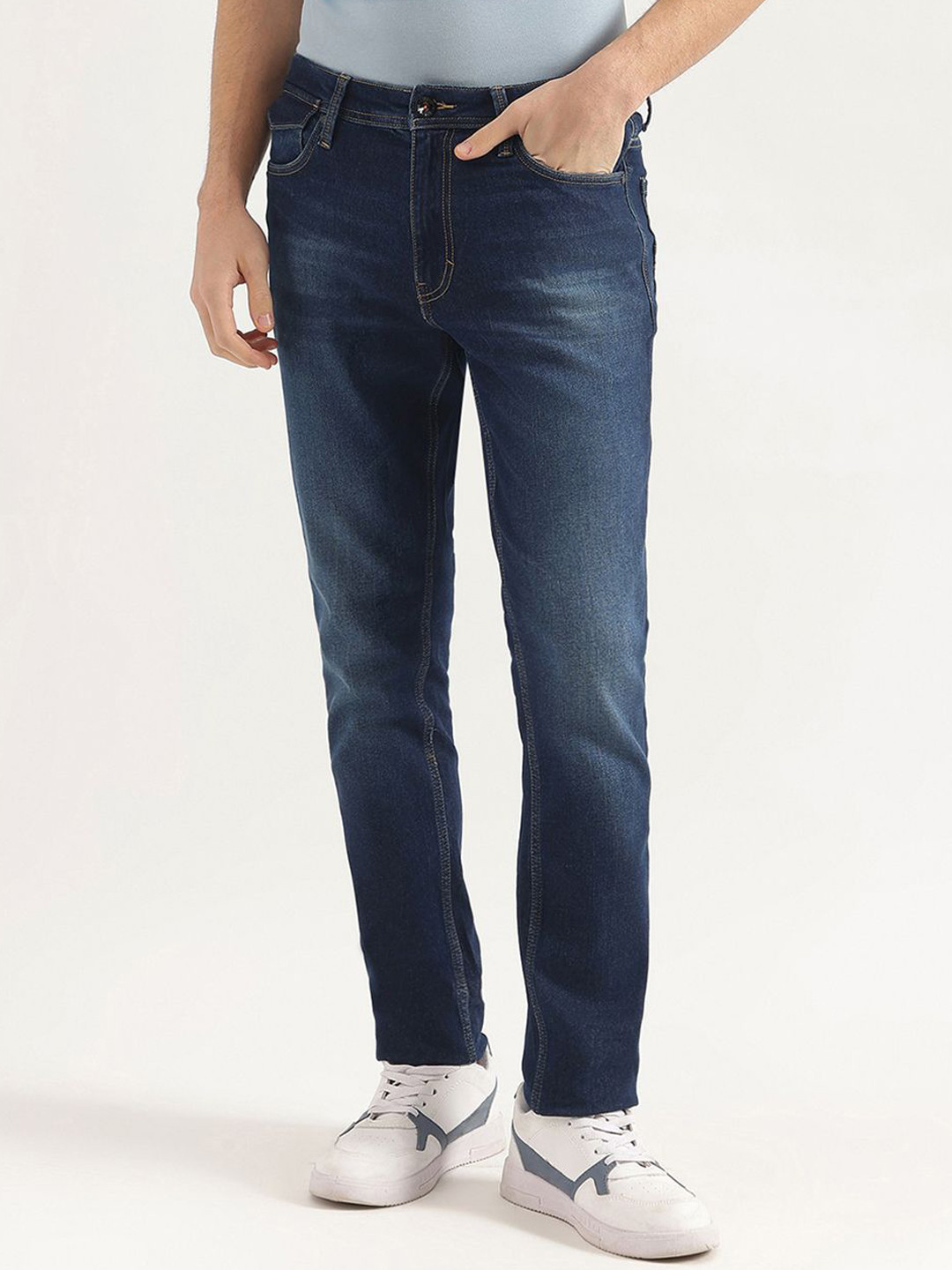 

United Colors of Benetton Men Skinny Fit Light Fade Jeans, Blue