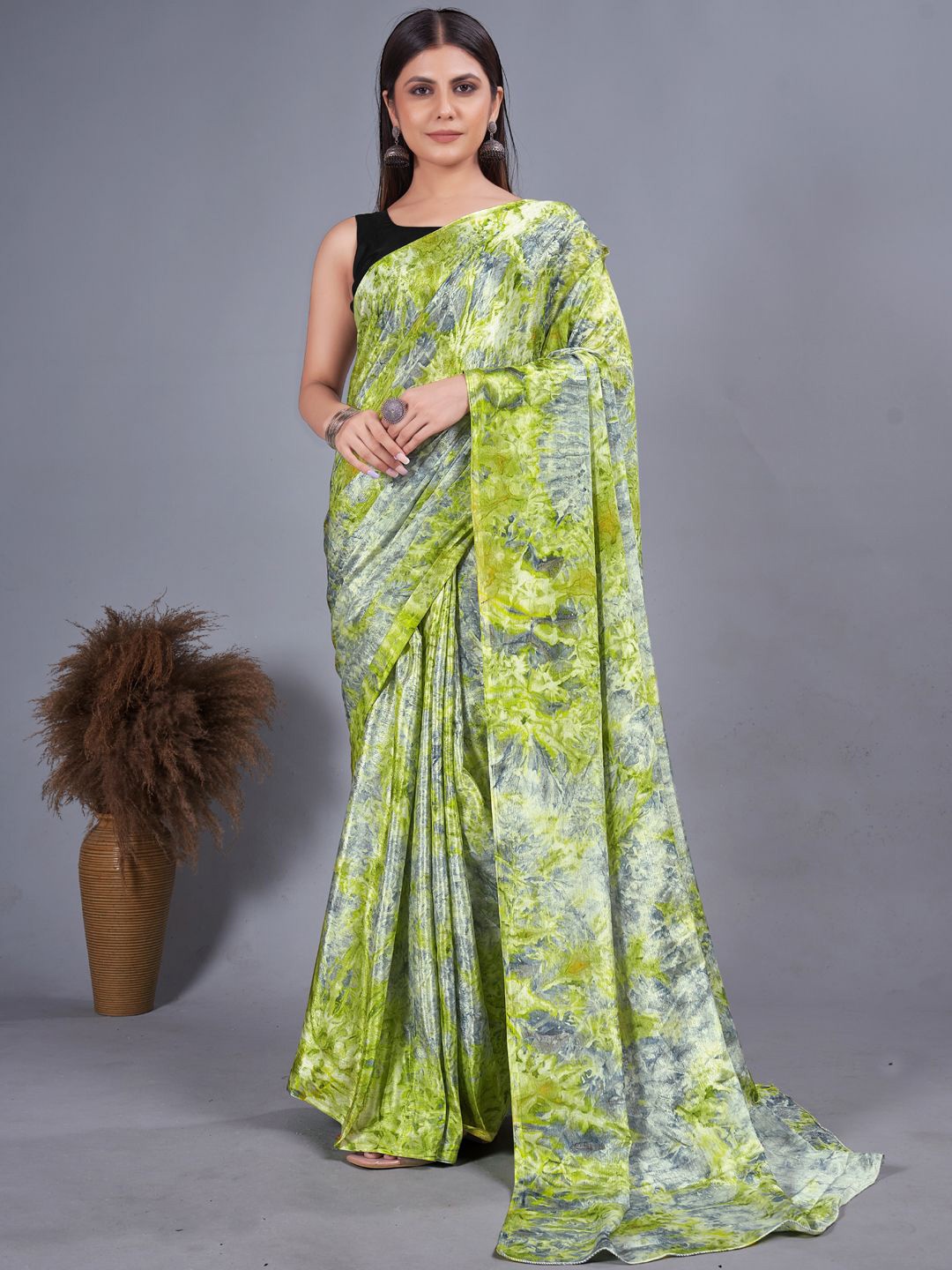 

DIVASTRI Abstract Printed Ready to Wear Saree, Green