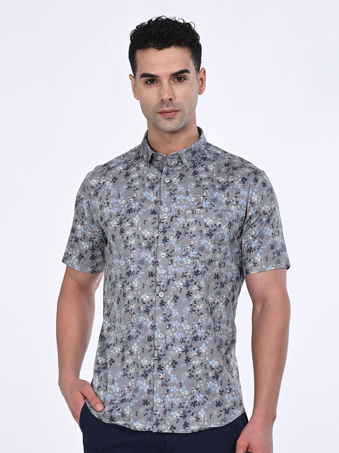 

Indian Terrain Men Classic Slim Fit Floral Opaque Printed Casual Shirt, Black