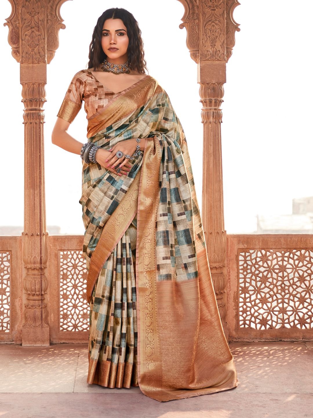 

DIVASTRI Printed Zari Saree with Blouse Piece, Beige