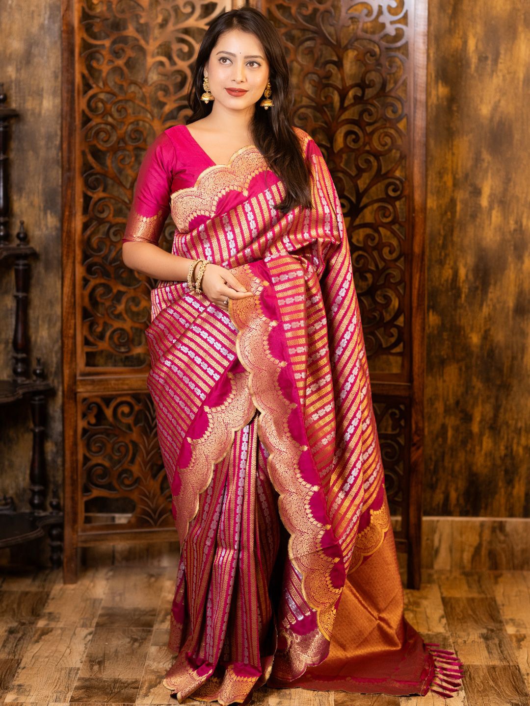 

DIVASTRI Woven Design Zari Banarasi Saree, Pink
