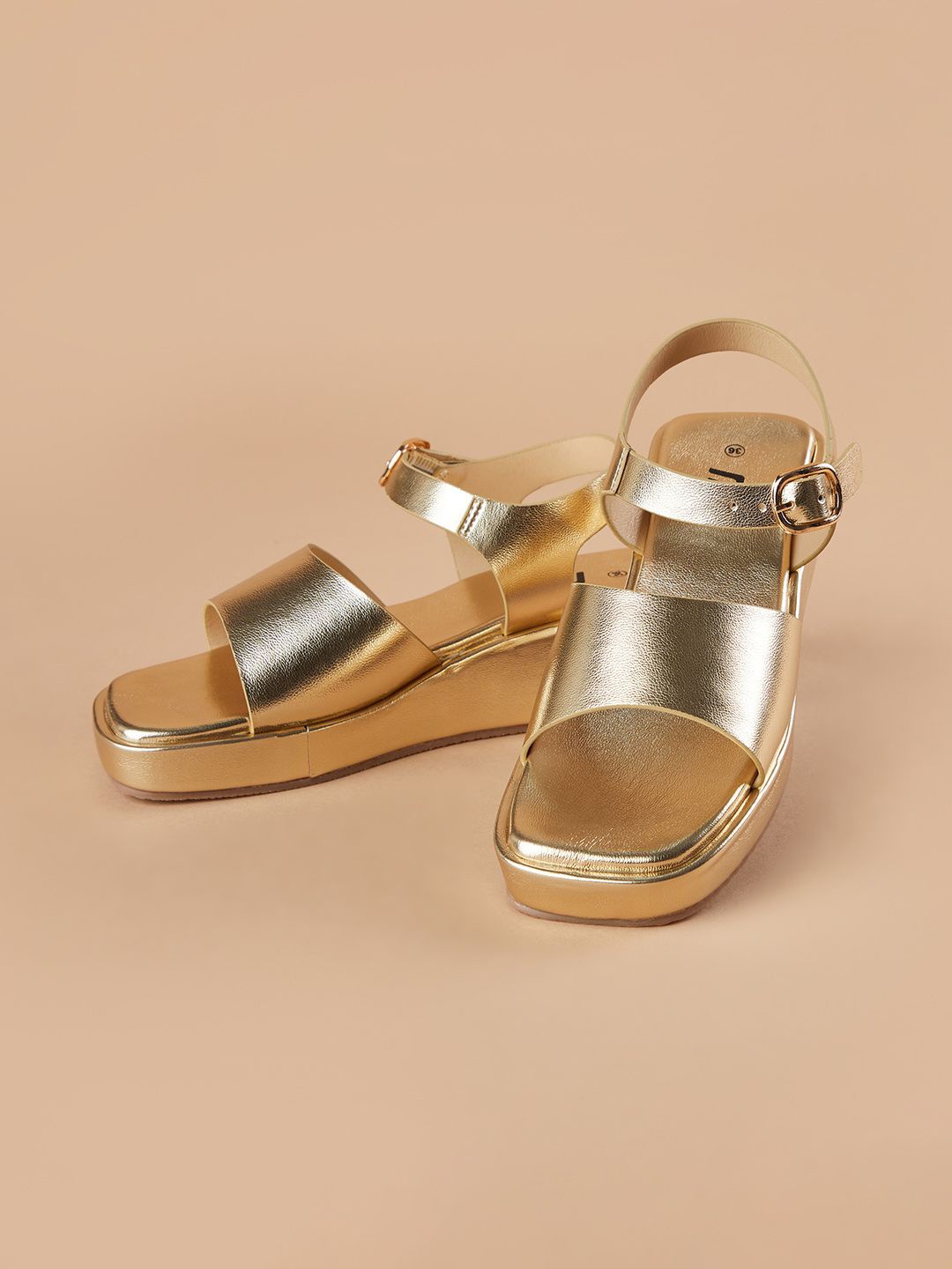 

Fame Forever by Lifestyle Girls Flatform Sandals Heels, Gold