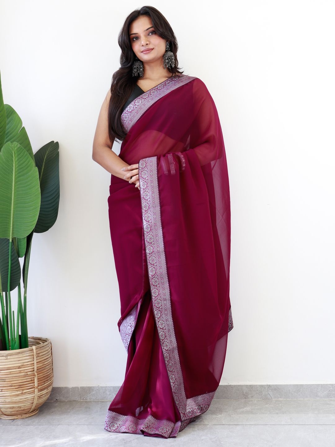 

DIVASTRI Woven Design Saree, Magenta