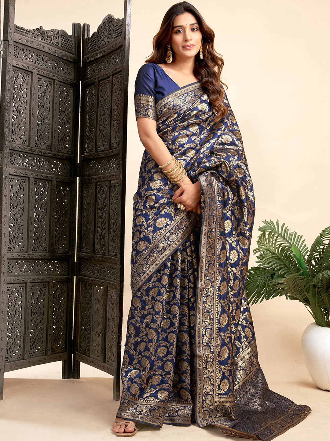 

HERE&NOW Woven Design Zari Silk Blend Designer Kanjeevaram Saree, Navy blue