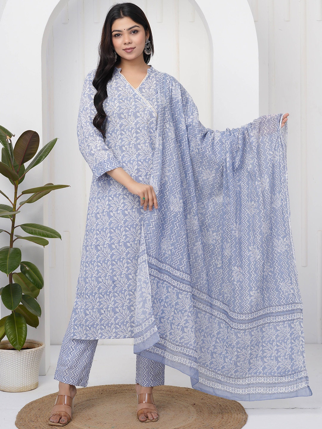 

SIGNORIA Floral Printed V Neck Straight Kurta With Trousers And Dupatta, Grey