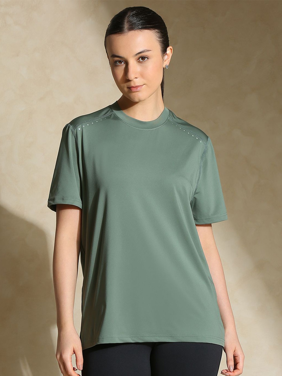 

Silvertraq Women Anti Odour Solid Round Neck T-shirt, Green