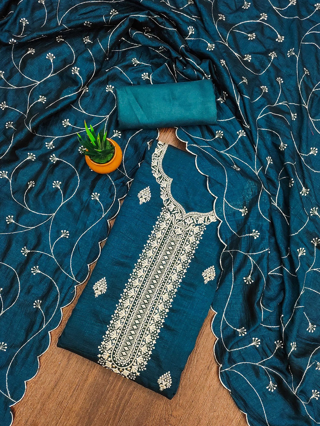 

SAINOOR Ethnic Motifs Embroidered Unstitched Dress Material, Teal