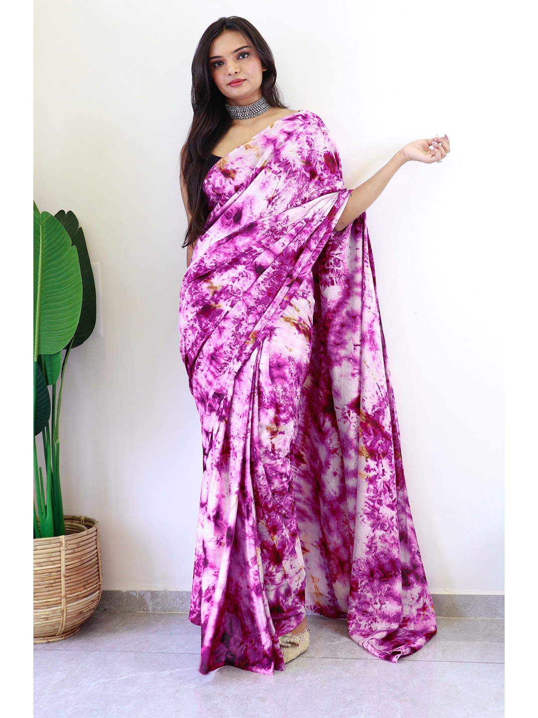 

DIVASTRI Tie and Dye Ready to Wear Saree, Purple