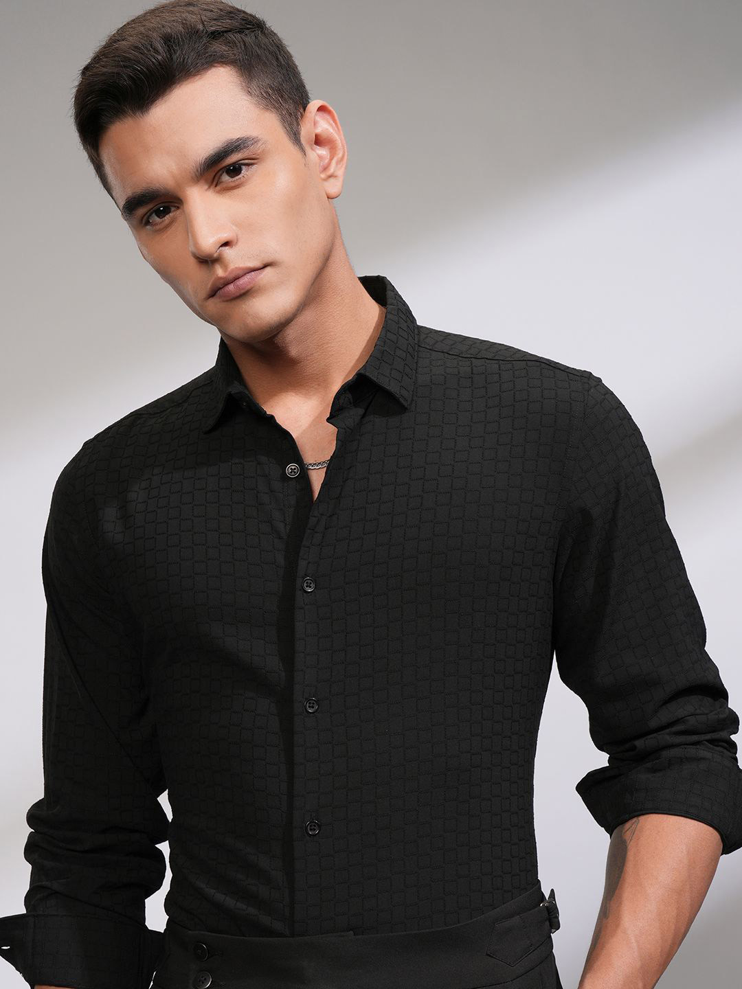 

HIGHLANDER Men Dobby Textured Occasion Shirt, Black