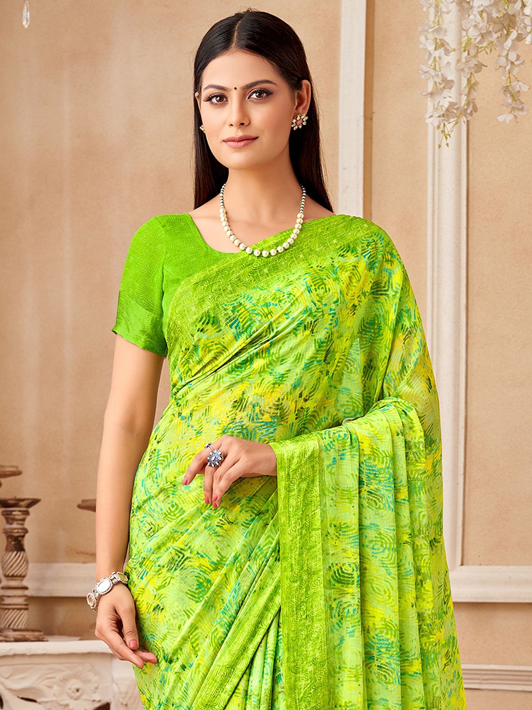 

Mitera Geometric Printed Saree With Unstitched Blouse Piece, Green