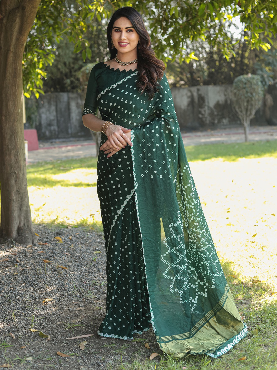 

Vintro Bandhani Printed Zari Bandhani Saree, Green