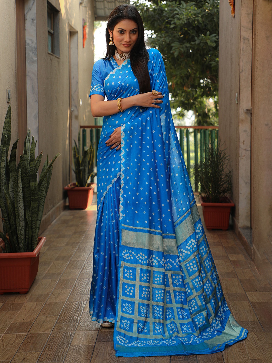 

Vintro Bandhani Printed Zari Saree, Blue