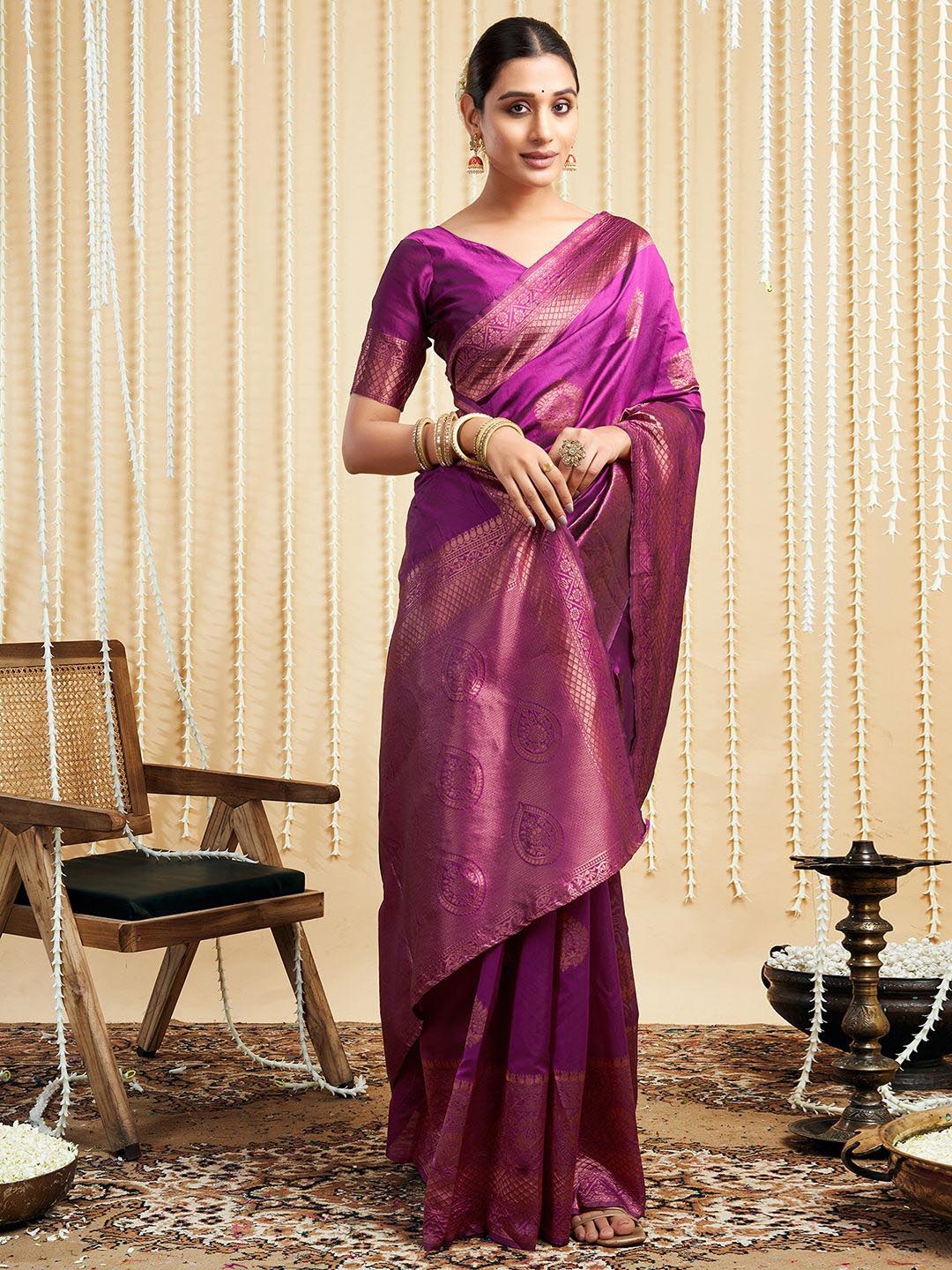 

HERE&NOW Floral Zari Silk Blend Kanjeevaram Saree, Magenta