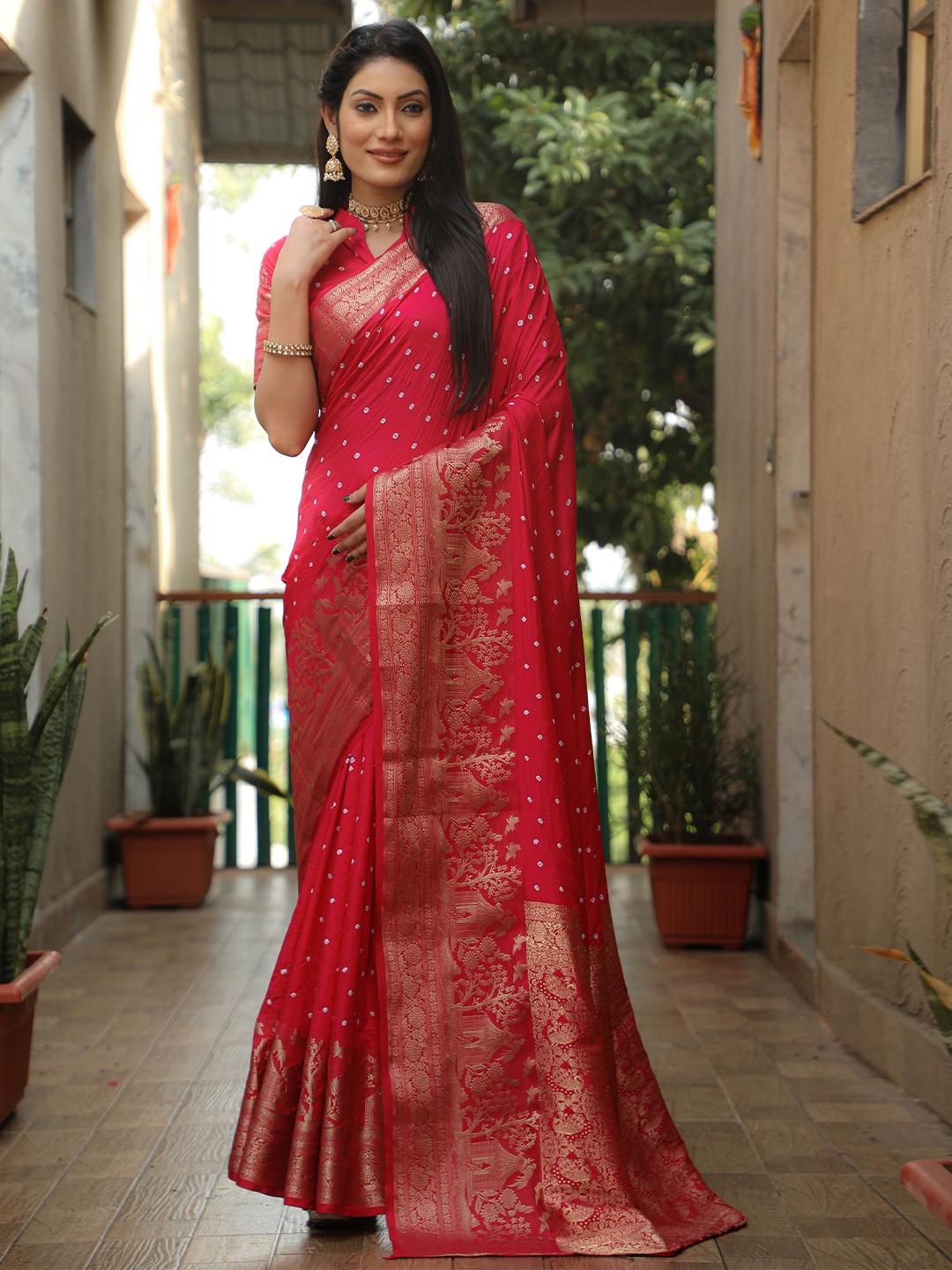 

Vintro Bandhani Woven Design Zari Saree, Red