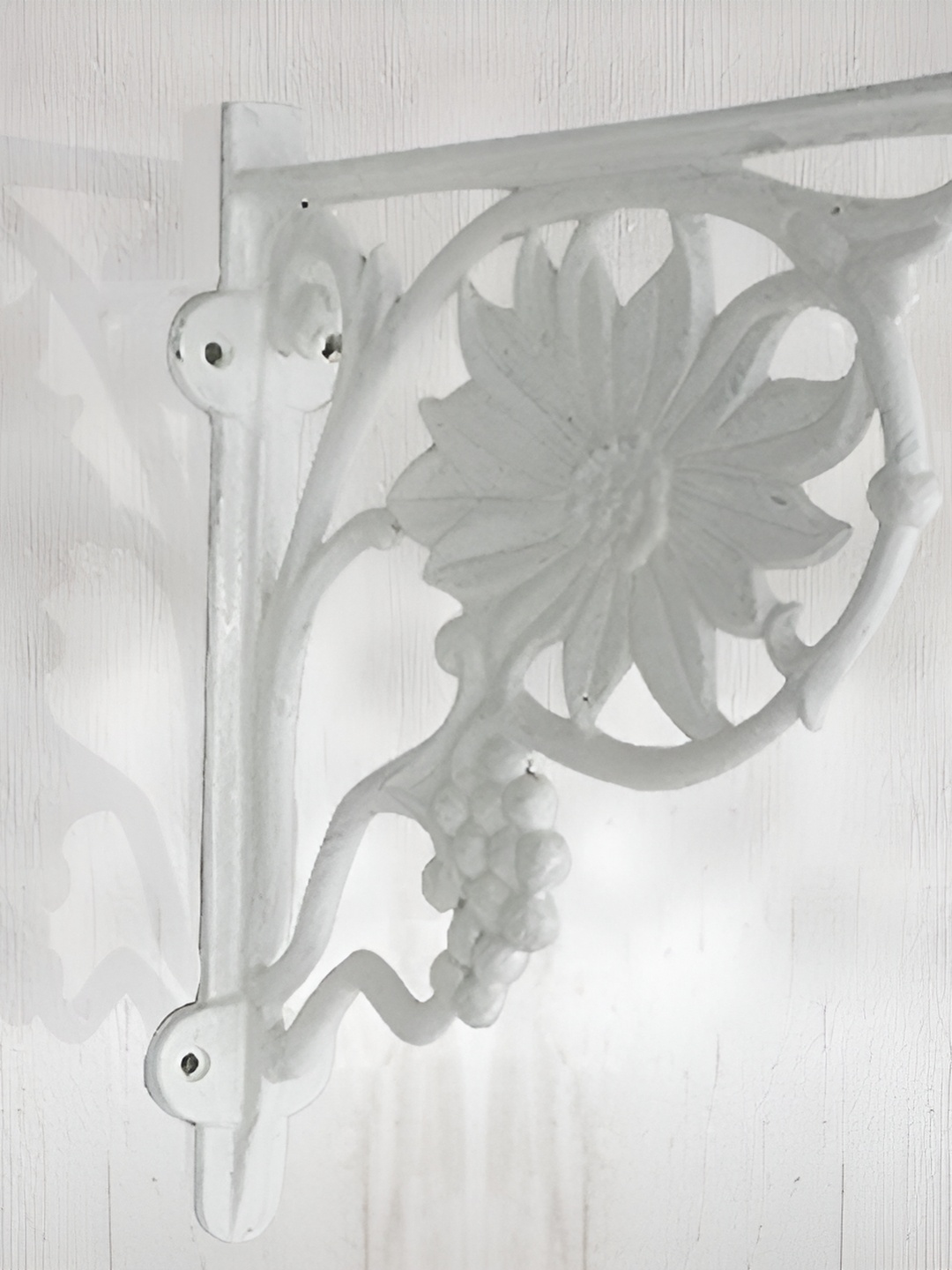 

Indianshelf Cream Floral Wall Hanging Plant Holder Aluminum Bracket