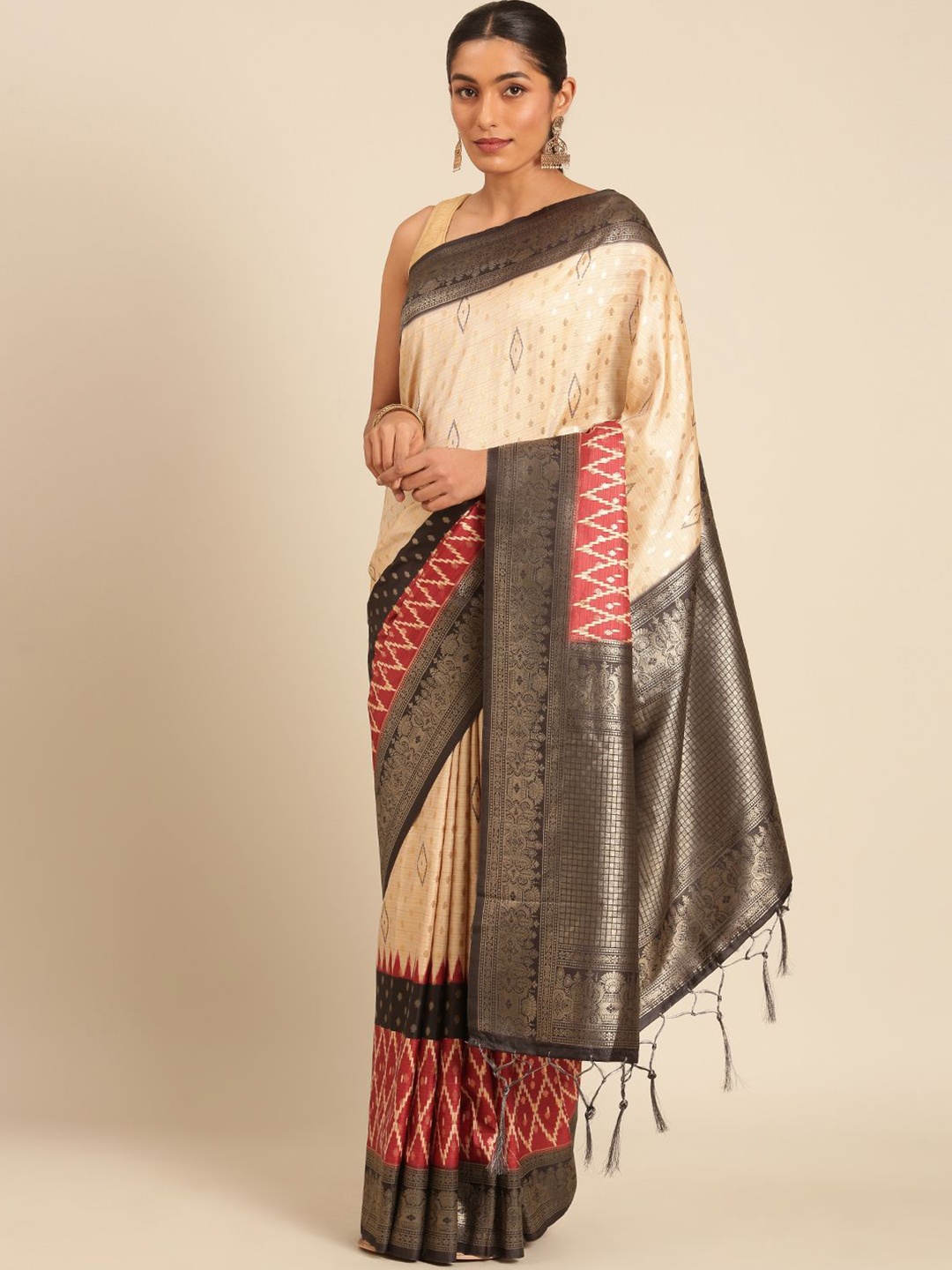 

DIVASTRI Zari Geometric Printed Saree, Cream