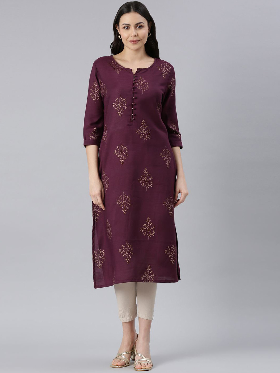 

Samhitas Floral Printed Notch Neck Khadi Cotton Silk Straight Kurta, Magenta