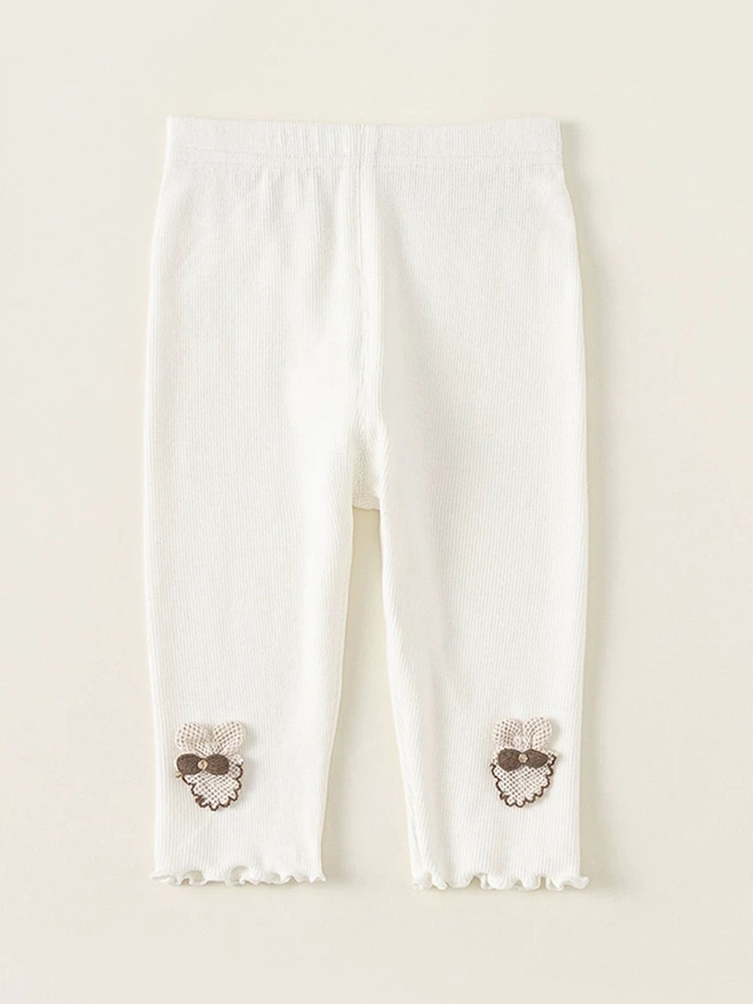 

LULU & SKY Applique Detail Mid-Rise Ankle-Length Leggings, White