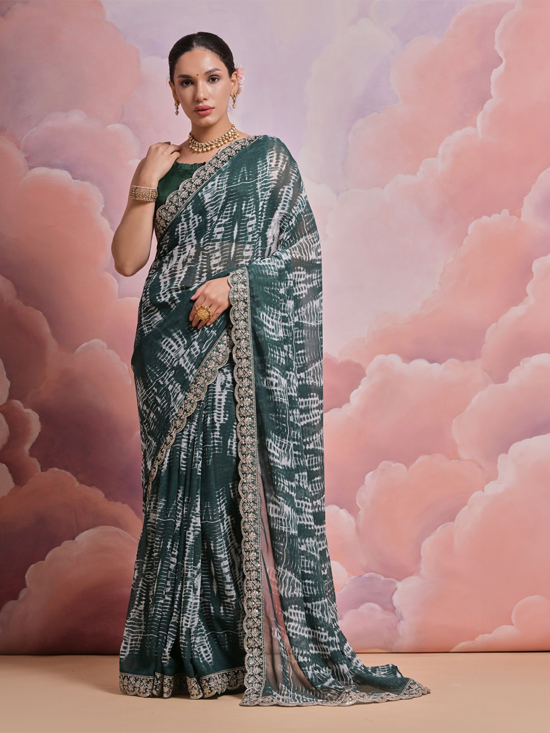 

DIVASTRI Printed Sequinned Saree, Green