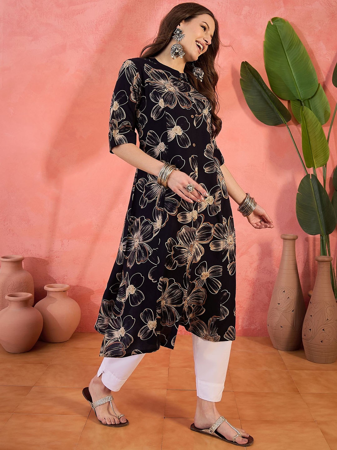 

Sangria Floral Printed Mandarin Collar A-Line Kurta, Black