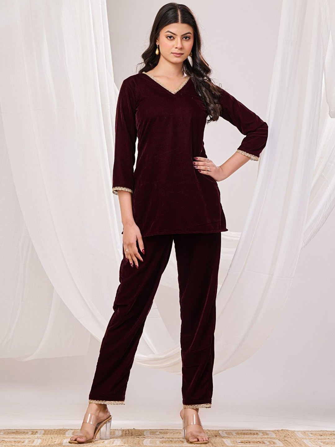 

Futra Gabha V-Neck Long Sleeves Velvet Tunic With Trousers, Brown