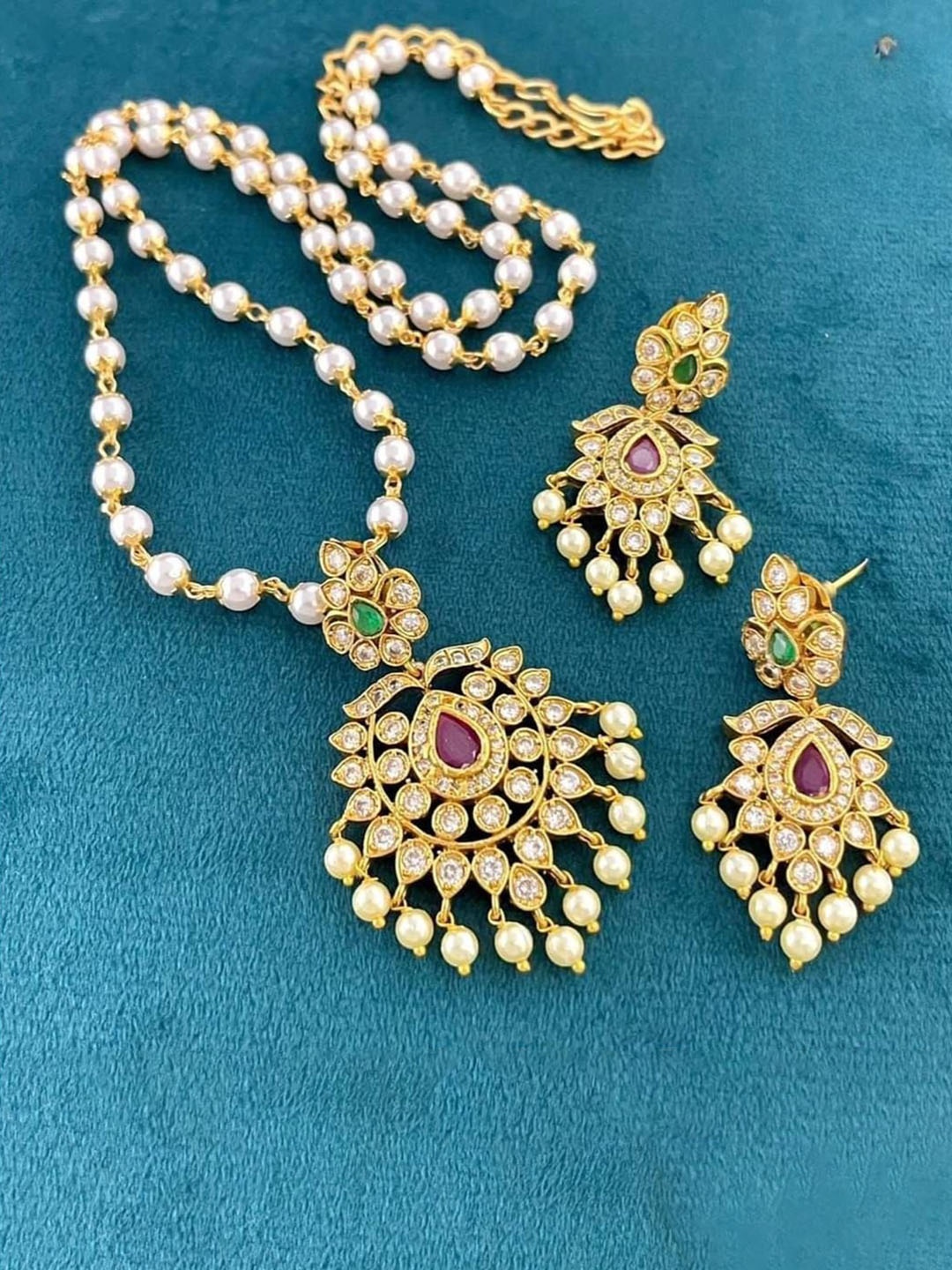 

ROFARWORD Gold-Plated Cubic Zirconia Studded & Beaded Jewellery Set