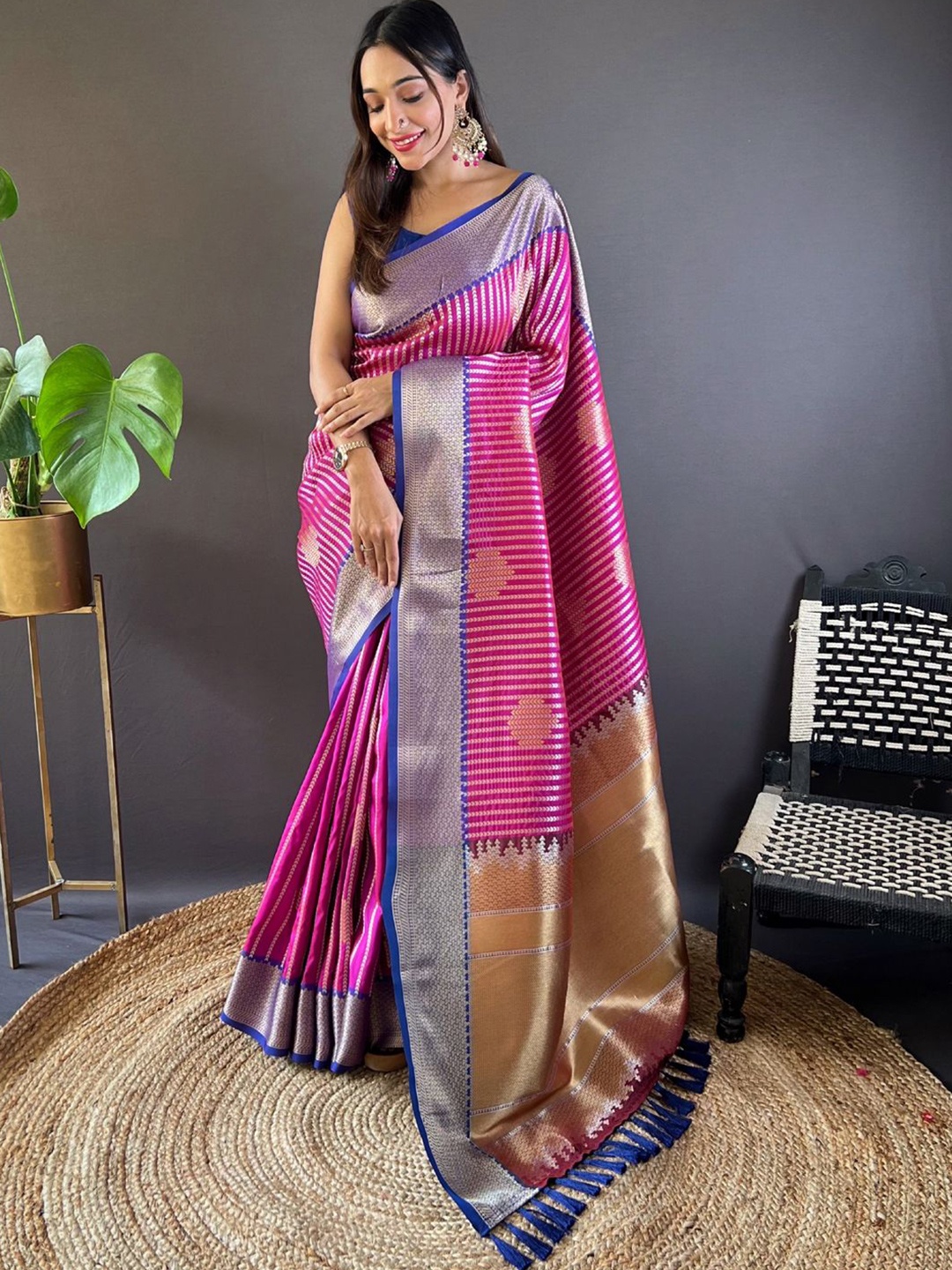 

DIVASTRI Woven Design Zari Silk Blend Banarasi Saree, Purple