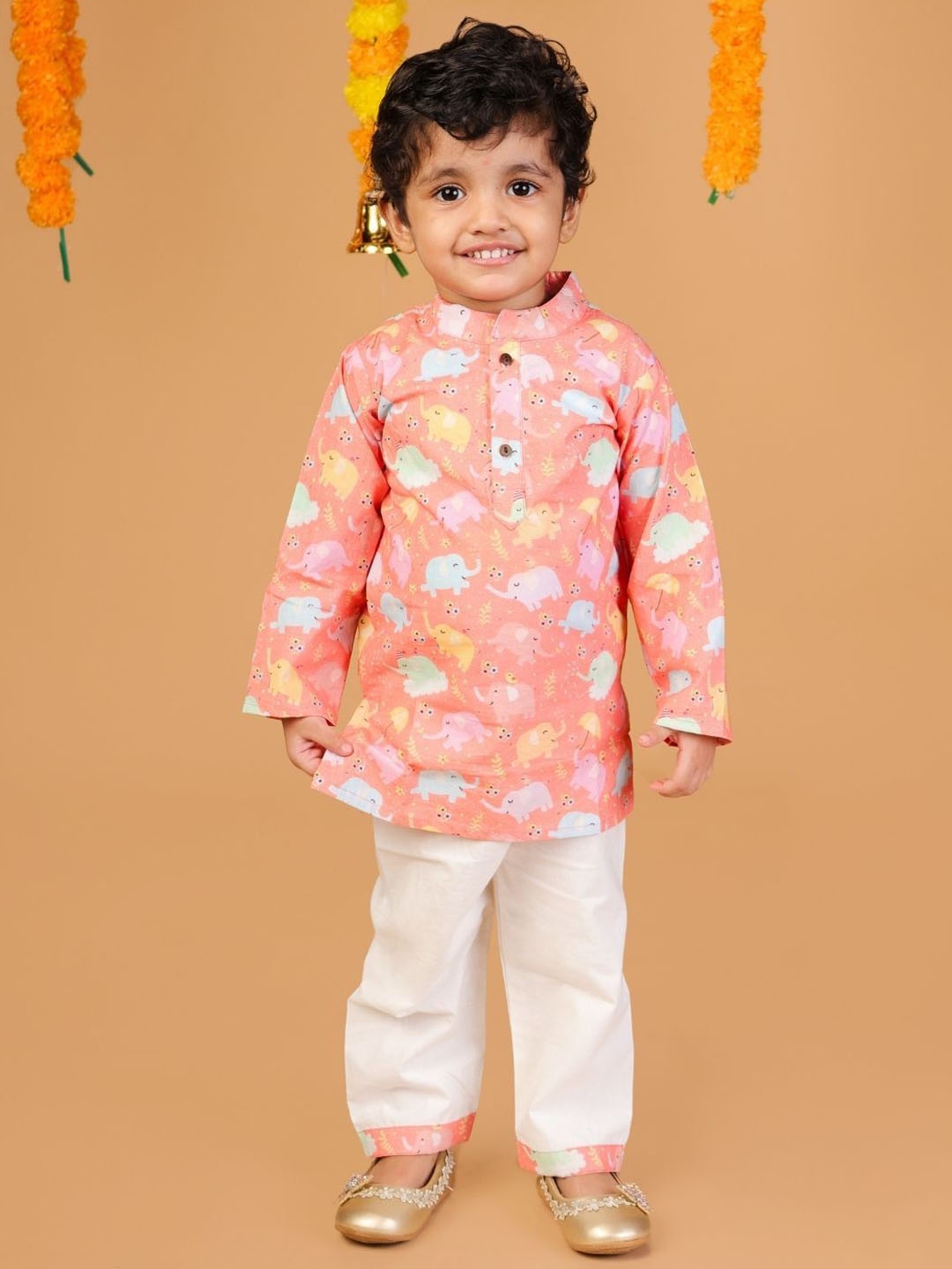 

MAMA AND PEACHES Unisex Kids Animal Printed Pure Cotton Kurta With Trouser, Peach