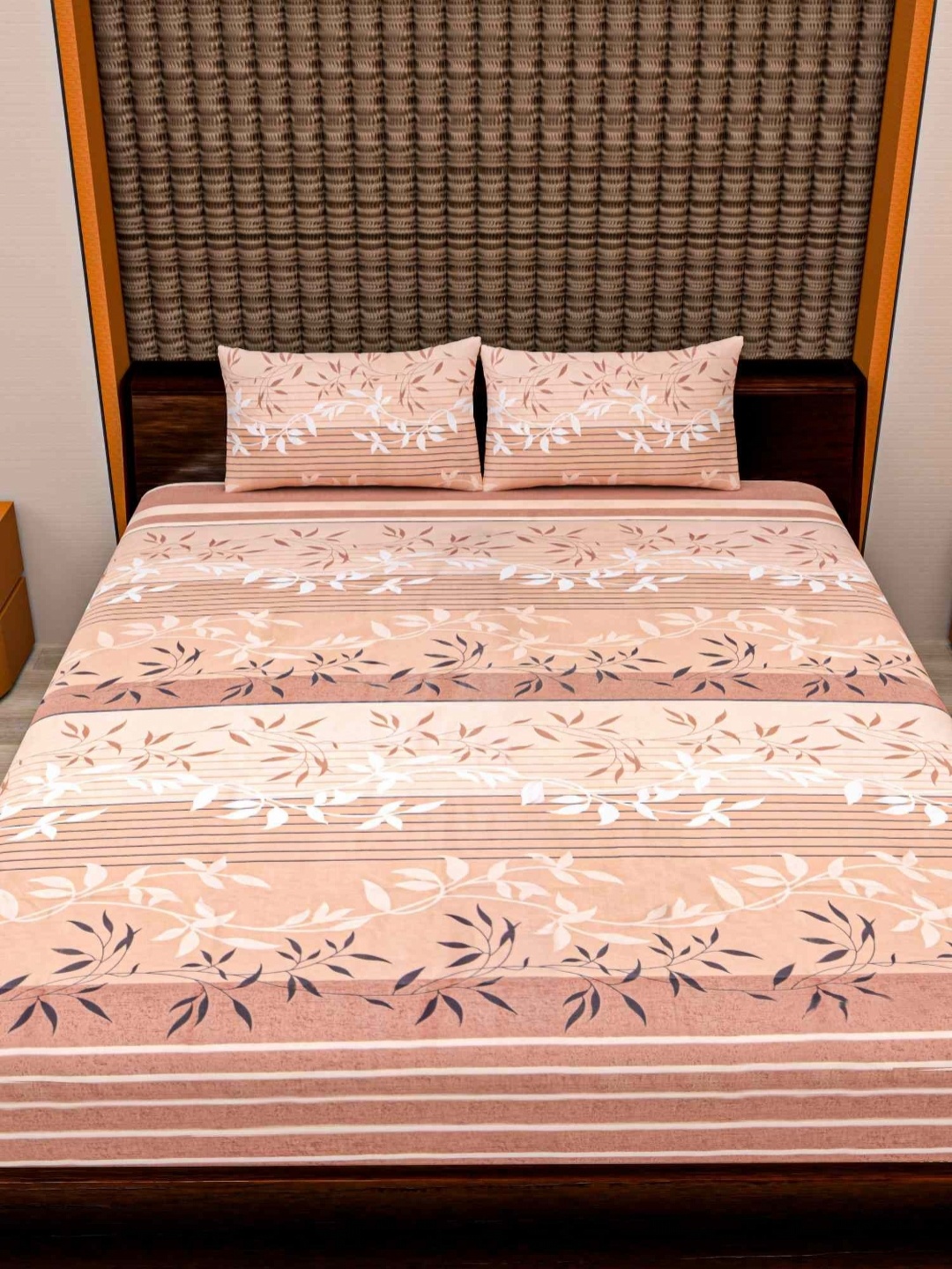 

MAFATLAL Peach-Coloured & White Floral 186 TC King Bedsheet with 2 Pillow Covers